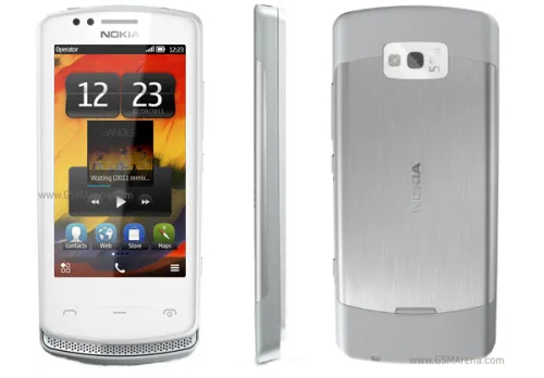 Nokia 700